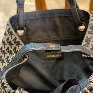 Michael Kors purse $100.00